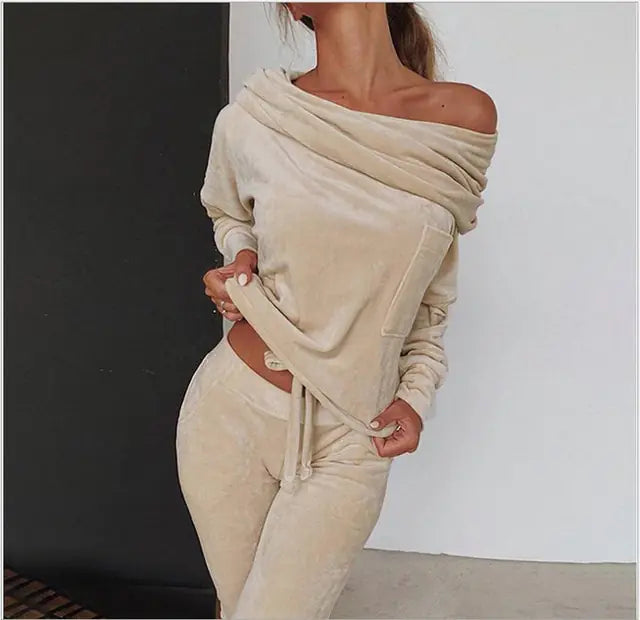 Women's Off-the-Shoulder Velvet Pajama Set - Comfortable Jogging Style Sleepwear for Autumn and Winter